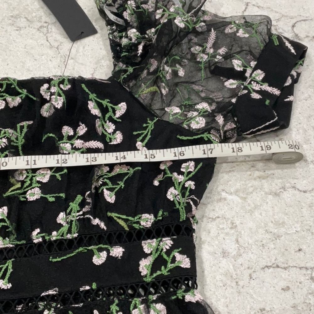 🆕 Lulus Radiant love black floral embroidered short sleeve skater dress size M - Picture 10 of 13